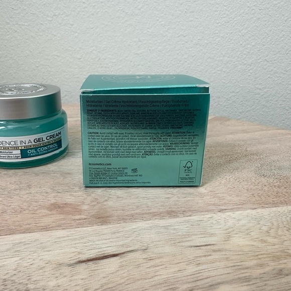 New It Cosmetics Confidence in a Gel Cream Oil-Free Moisturizer 2 US FL Oz. - Picture 4 of 11
